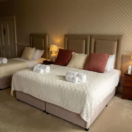 Hill House, Georgian Period House, Sleeps 17 *