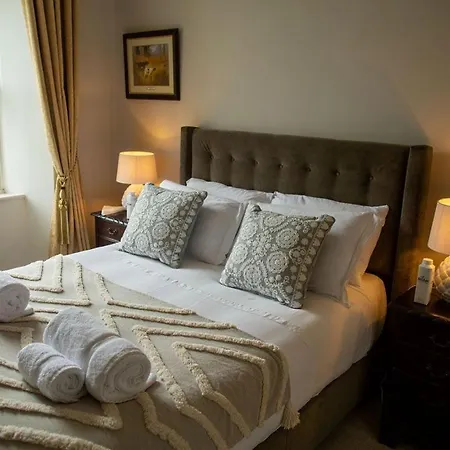 Hill House, Georgian Period House, Sleeps 17