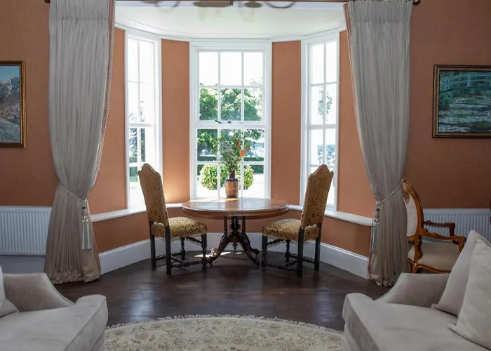 Hill House, Georgian Period House, Sleeps 17 キャッシェル